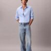 Klassisches Button-Down-Hemd aus gewaschenem Popeline Klassisches Button-Down-Hemd aus gewaschenem Popeline