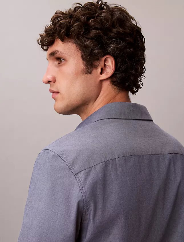 Klassisches Button-Down-Hemd aus gewaschenem Popeline Klassisches Button-Down-Hemd aus gewaschenem Popeline