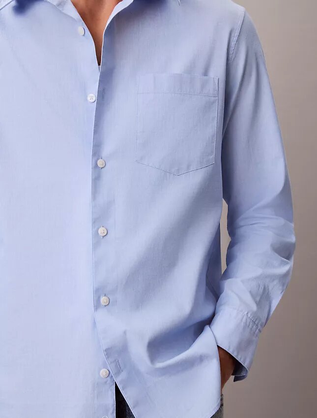 Klassisches Button-Down-Hemd aus gewaschenem Popeline Klassisches Button-Down-Hemd aus gewaschenem Popeline