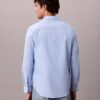 Klassisches Button-Down-Hemd aus gewaschenem Popeline Klassisches Button-Down-Hemd aus gewaschenem Popeline