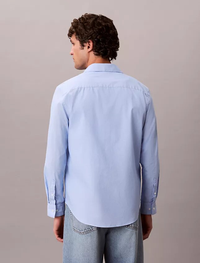 Klassisches Button-Down-Hemd aus gewaschenem Popeline Klassisches Button-Down-Hemd aus gewaschenem Popeline
