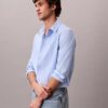 Klassisches Button-Down-Hemd aus gewaschenem Popeline Klassisches Button-Down-Hemd aus gewaschenem Popeline