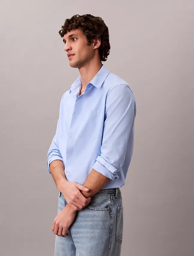 Klassisches Button-Down-Hemd aus gewaschenem Popeline Klassisches Button-Down-Hemd aus gewaschenem Popeline