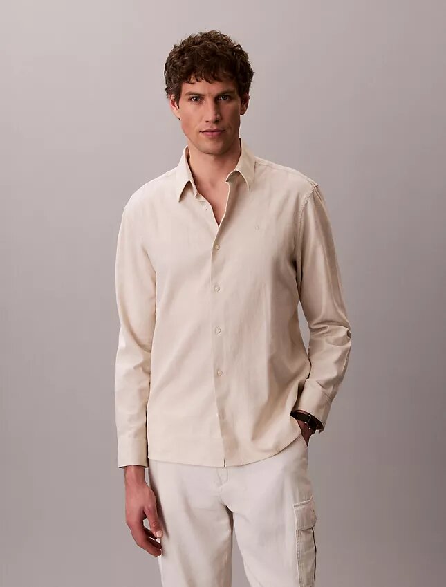 Klassisches Button-Down-Hemd aus Leinen und Baumwolle Klassisches Button-Down-Hemd aus Leinen und Baumwolle