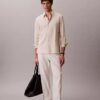 Klassisches Button-Down-Hemd aus Leinen und Baumwolle Klassisches Button-Down-Hemd aus Leinen und Baumwolle