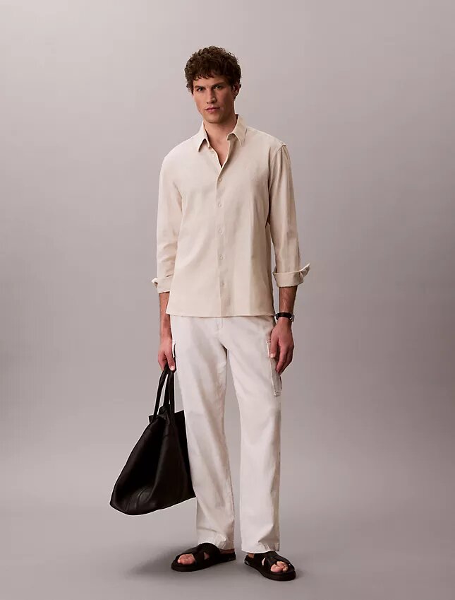 Klassisches Button-Down-Hemd aus Leinen und Baumwolle Klassisches Button-Down-Hemd aus Leinen und Baumwolle