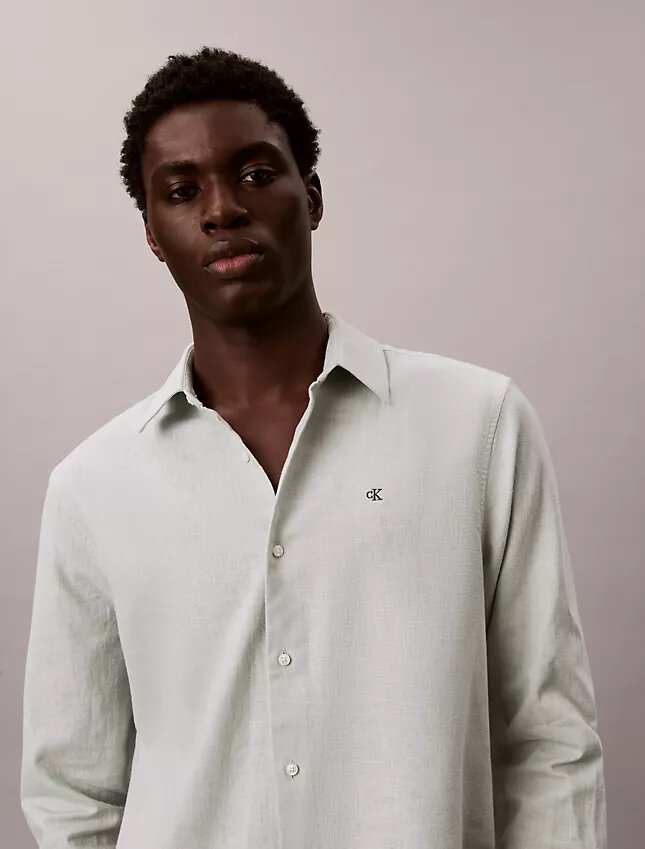 Klassisches Button-Down-Hemd aus Leinen und Baumwolle Klassisches Button-Down-Hemd aus Leinen und Baumwolle
