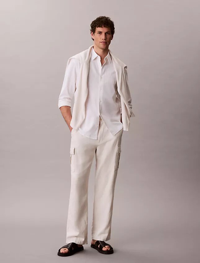 Klassisches Button-Down-Hemd aus Leinen und Baumwolle Klassisches Button-Down-Hemd aus Leinen und Baumwolle