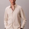 Klassisches Button-Down-Hemd aus Leinen und Baumwolle Klassisches Button-Down-Hemd aus Leinen und Baumwolle