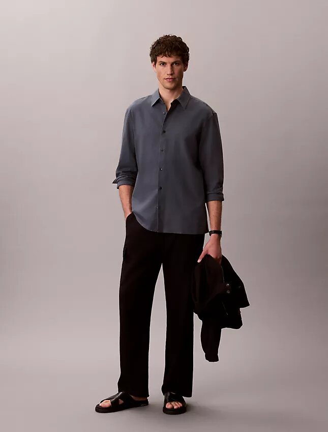 Klassisches Button-Down-Hemd aus Leinen und Baumwolle Klassisches Button-Down-Hemd aus Leinen und Baumwolle