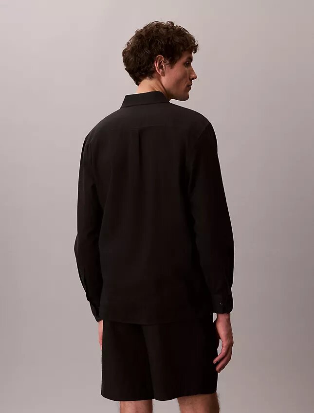 Klassisches Button-Down-Hemd aus Leinen und Baumwolle Klassisches Button-Down-Hemd aus Leinen und Baumwolle