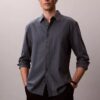 Klassisches Button-Down-Hemd aus Leinen und Baumwolle Klassisches Button-Down-Hemd aus Leinen und Baumwolle