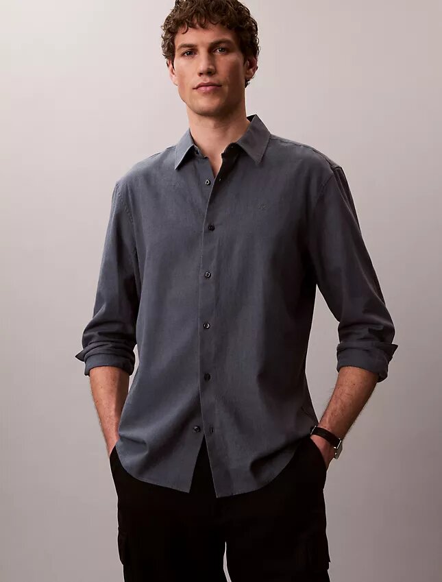 Klassisches Button-Down-Hemd aus Leinen und Baumwolle Klassisches Button-Down-Hemd aus Leinen und Baumwolle
