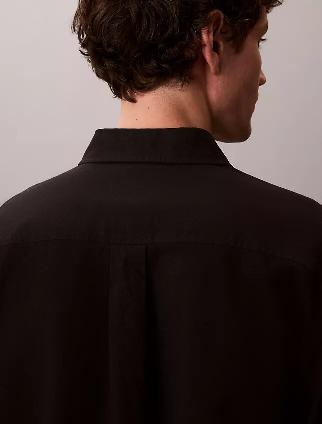 Klassisches Button-Down-Hemd aus Leinen und Baumwolle Klassisches Button-Down-Hemd aus Leinen und Baumwolle