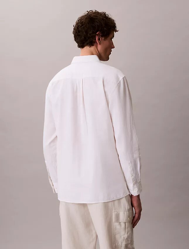 Klassisches Button-Down-Hemd aus Leinen und Baumwolle Klassisches Button-Down-Hemd aus Leinen und Baumwolle