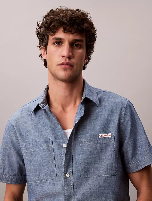 Klassisches Chambray-Hemd mit Knopfleiste Klassisches Chambray-Hemd mit Knopfleiste