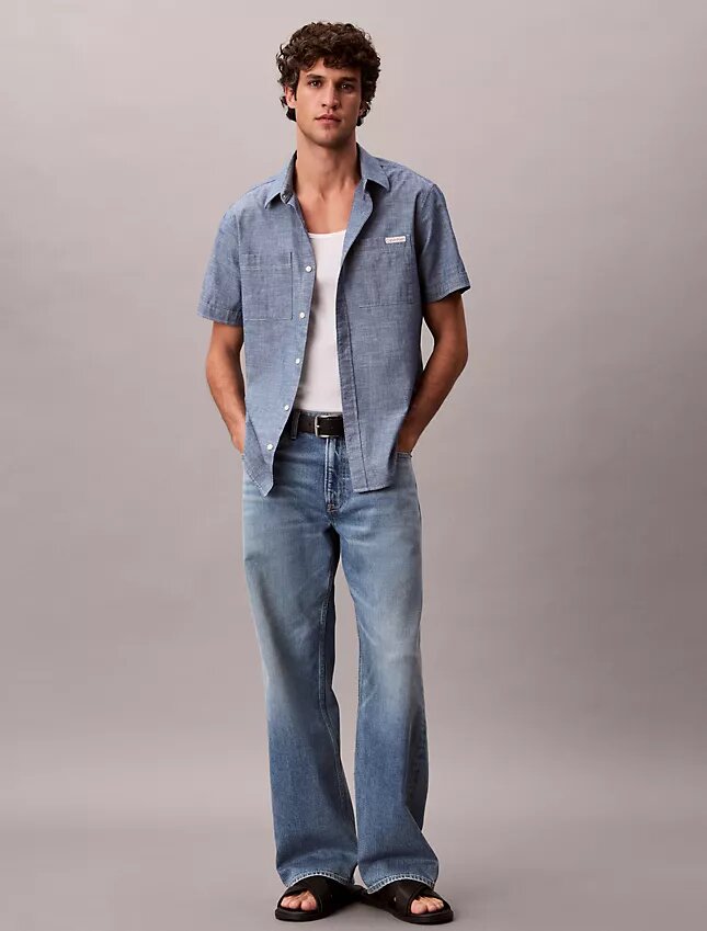 Klassisches Chambray-Hemd mit Knopfleiste Klassisches Chambray-Hemd mit Knopfleiste