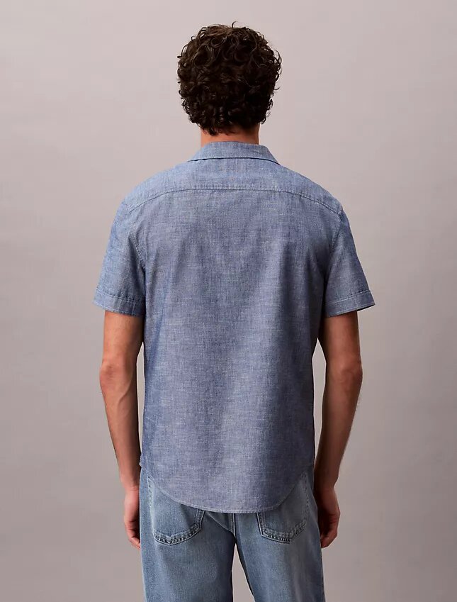 Klassisches Chambray-Hemd mit Knopfleiste Klassisches Chambray-Hemd mit Knopfleiste