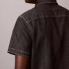 Klassisches Chambray-Hemd mit Knopfleiste Klassisches Chambray-Hemd mit Knopfleiste