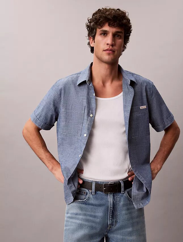 Klassisches Chambray-Hemd mit Knopfleiste Klassisches Chambray-Hemd mit Knopfleiste
