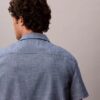 Klassisches Chambray-Hemd mit Knopfleiste Klassisches Chambray-Hemd mit Knopfleiste