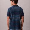 Klassisches Polohemd aus gestreiftem Baumwollpiqué Klassisches Polohemd aus gestreiftem Baumwollpiqué