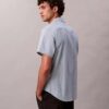 Klassisches Stretch-Hemd mit garngefärbten Streifen Klassisches Stretch-Hemd mit garngefärbten Streifen