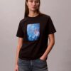 Klassisches T-Shirt mit Blumen-Logo-Grafik Klassisches T-Shirt mit Blumen-Logo-Grafik