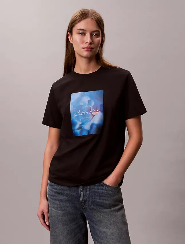 Klassisches T-Shirt mit Blumen-Logo-Grafik Klassisches T-Shirt mit Blumen-Logo-Grafik