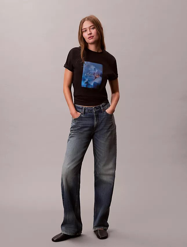 Klassisches T-Shirt mit Blumen-Logo-Grafik Klassisches T-Shirt mit Blumen-Logo-Grafik