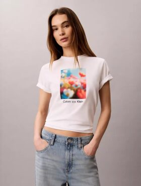 Klassisches T-Shirt mit Blumengrafik