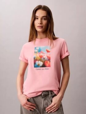 Klassisches T-Shirt mit Blumengrafik