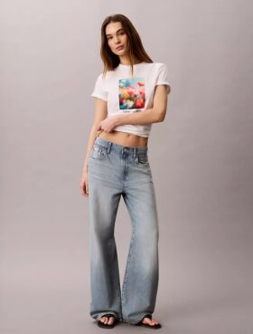 Klassisches T-Shirt mit Blumengrafik