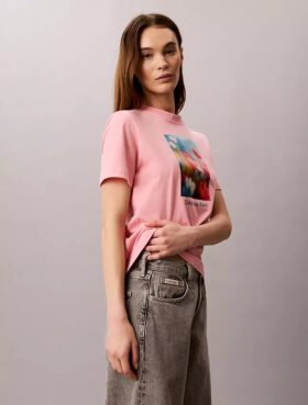 Klassisches T-Shirt mit Blumengrafik