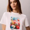 Klassisches T-Shirt mit Blumengrafik