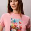 Klassisches T-Shirt mit Blumengrafik