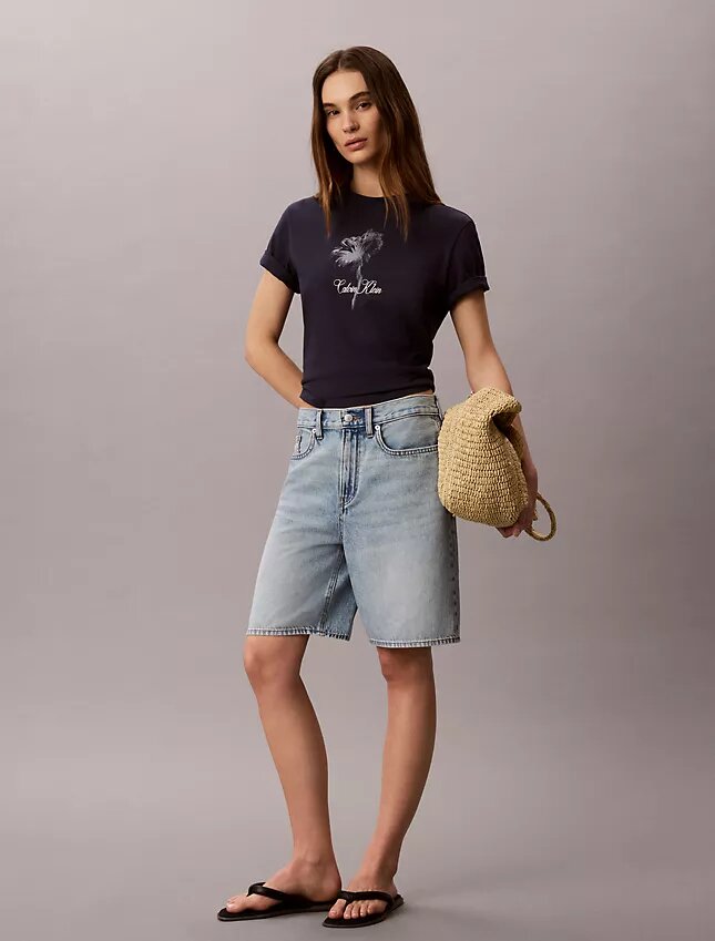 Klassisches T-Shirt mit Blumenprint Klassisches T-Shirt mit Blumenprint