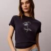 Klassisches T-Shirt mit Blumenprint Klassisches T-Shirt mit Blumenprint