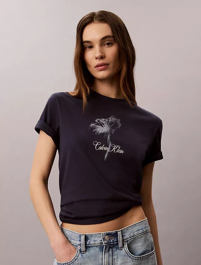 Klassisches T-Shirt mit Blumenprint Klassisches T-Shirt mit Blumenprint