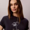 Klassisches T-Shirt mit Blumenprint Klassisches T-Shirt mit Blumenprint