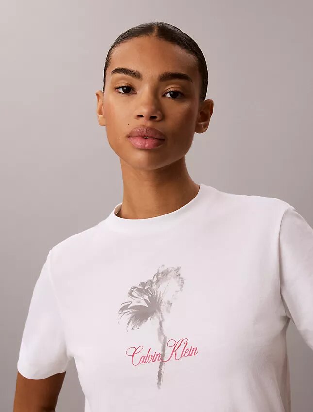Klassisches T-Shirt mit Blumenprint Klassisches T-Shirt mit Blumenprint
