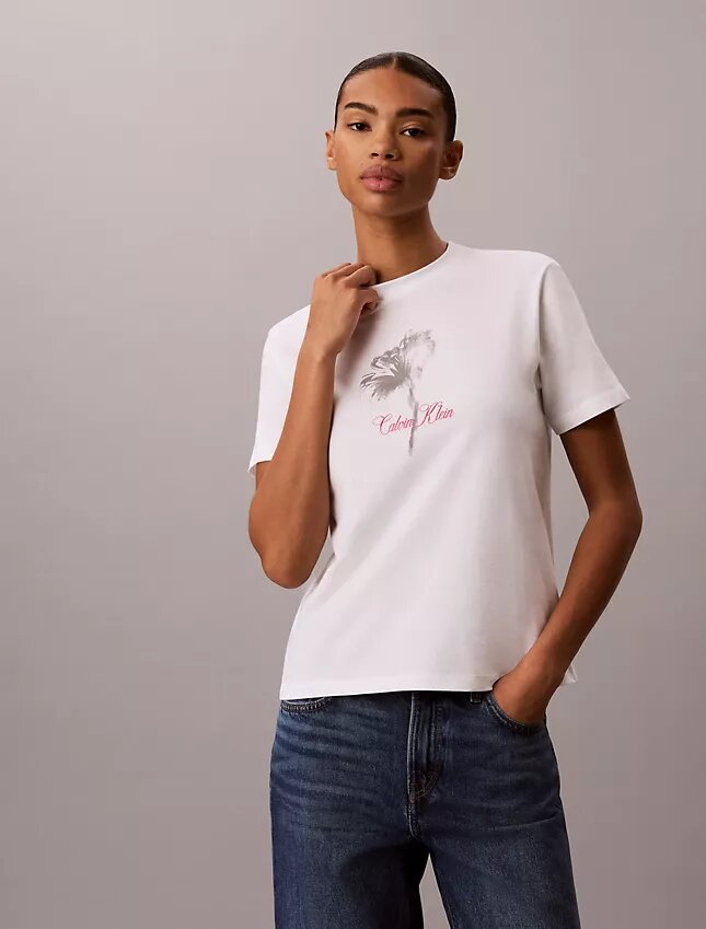 Klassisches T-Shirt mit Blumenprint Klassisches T-Shirt mit Blumenprint