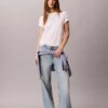 Klassisches T-Shirt mit Calvin-Schriftzug Klassisches T-Shirt mit Calvin-Schriftzug