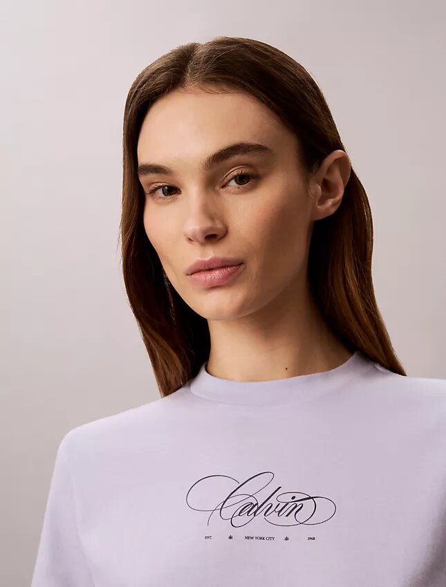 Klassisches T-Shirt mit Calvin-Schriftzug Klassisches T-Shirt mit Calvin-Schriftzug