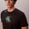 Klassisches T-Shirt mit doppeltem Monogram-Print Klassisches T-Shirt mit doppeltem Monogram-Print