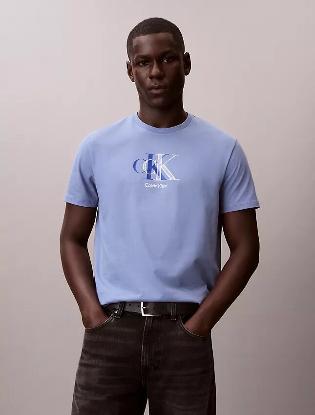 Klassisches T-Shirt mit doppeltem Monogram-Print Klassisches T-Shirt mit doppeltem Monogram-Print