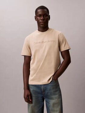 Klassisches T-Shirt mit geprägtem Logo