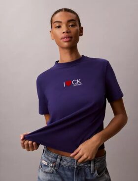 Klassisches T-Shirt mit Herz-Logo