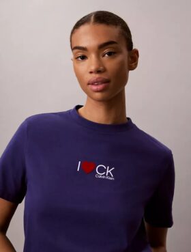 Klassisches T-Shirt mit Herz-Logo