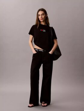 Klassisches T-Shirt mit Herz-Logo